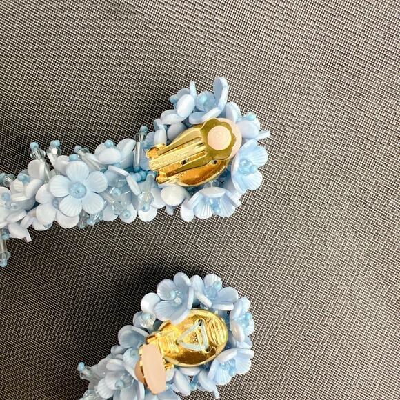 Oscar de la Renta Flower Bouquet Clip-On Earrings - Picture 4 of 5